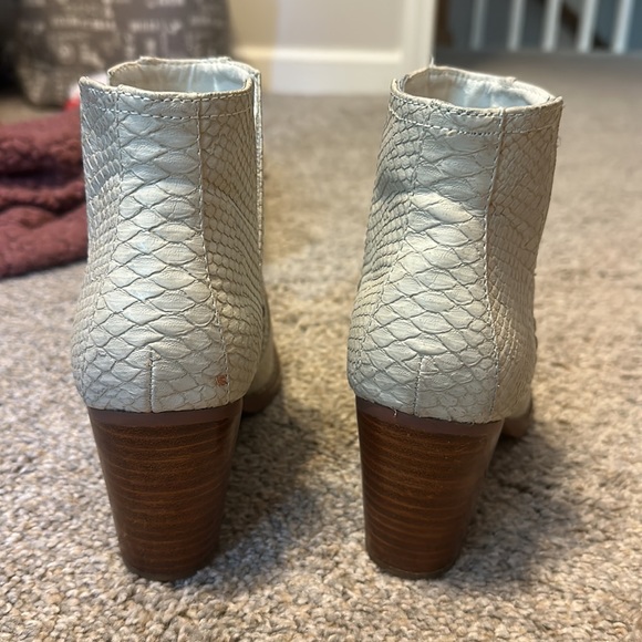 White faux leather booties - Picture 6 of 6
